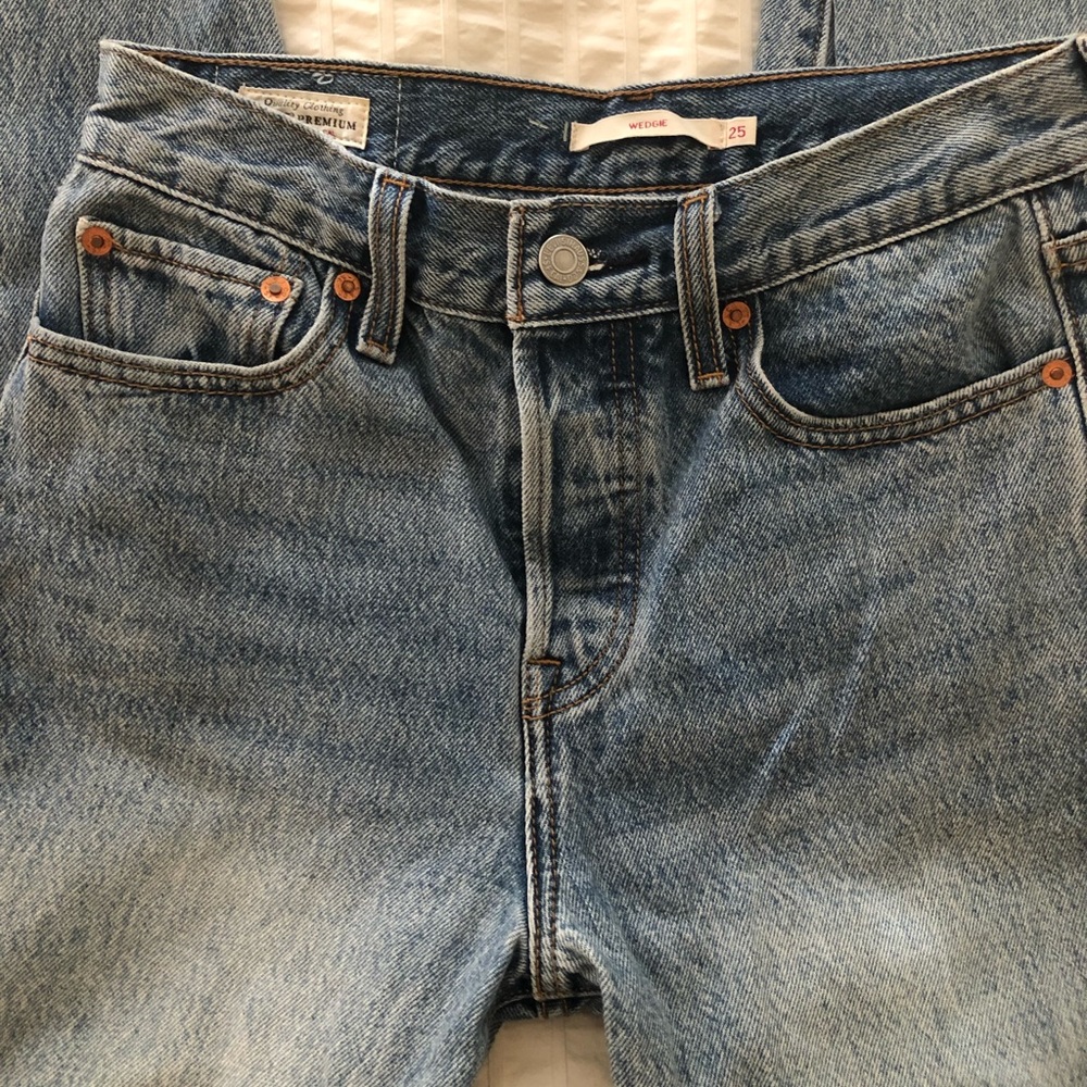 Levi’s Wedgie Ankle Jeans Size 25